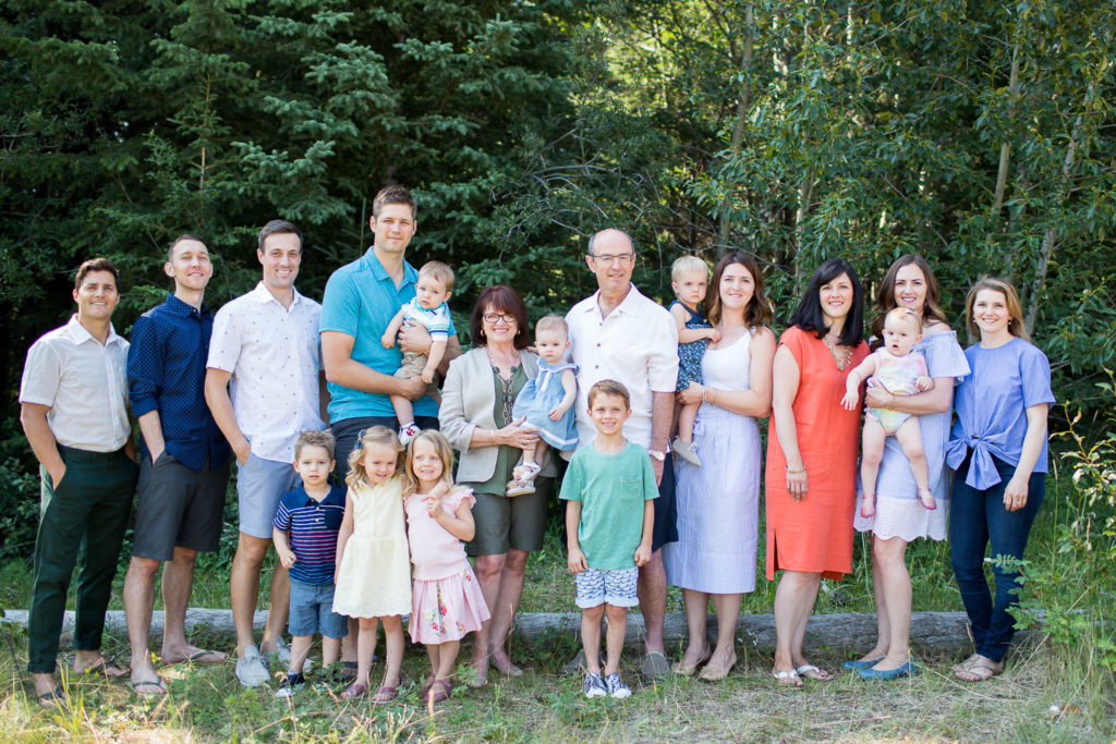 Large family photo together in Canmore